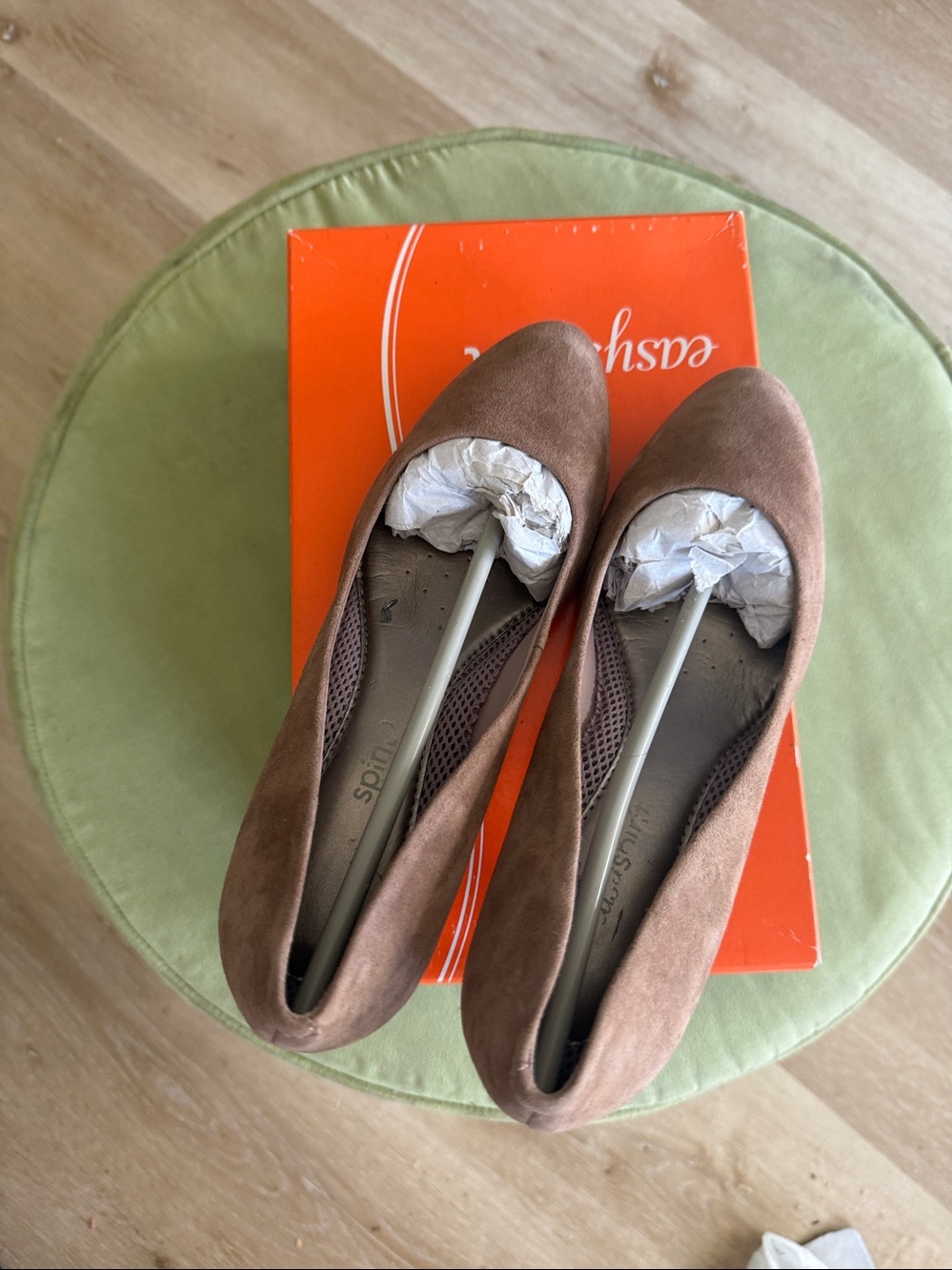 Easy Spirit Women's Dark Taupe. Suede Pointed-Toe 2.5 “ heel.